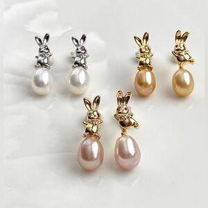 E134-Handmade High Quality Freshwater Pearl Bunny Earrings